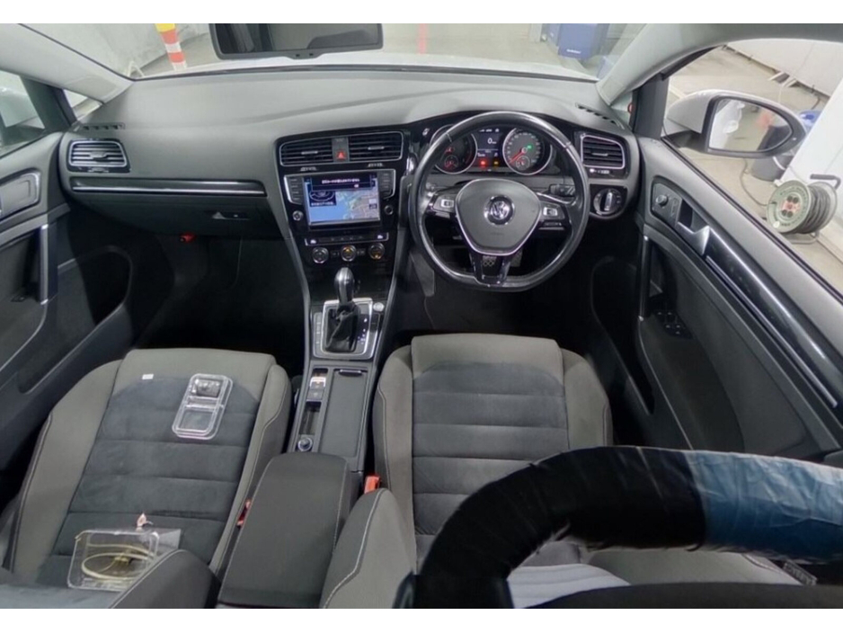 2016 Volkswagen Golf - image 8