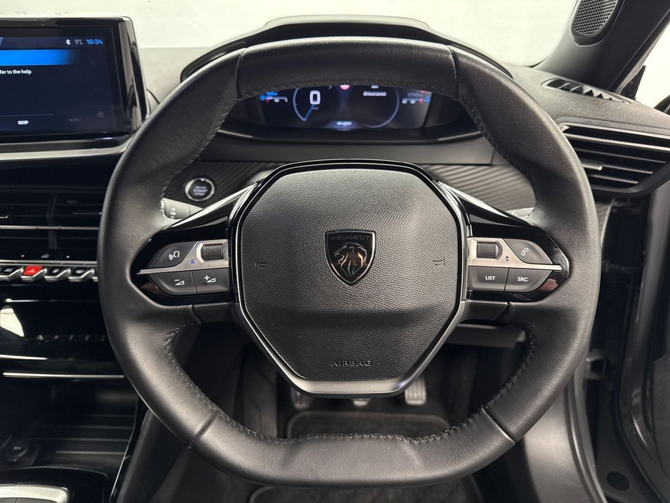 2025 Peugeot 2008 - image 13