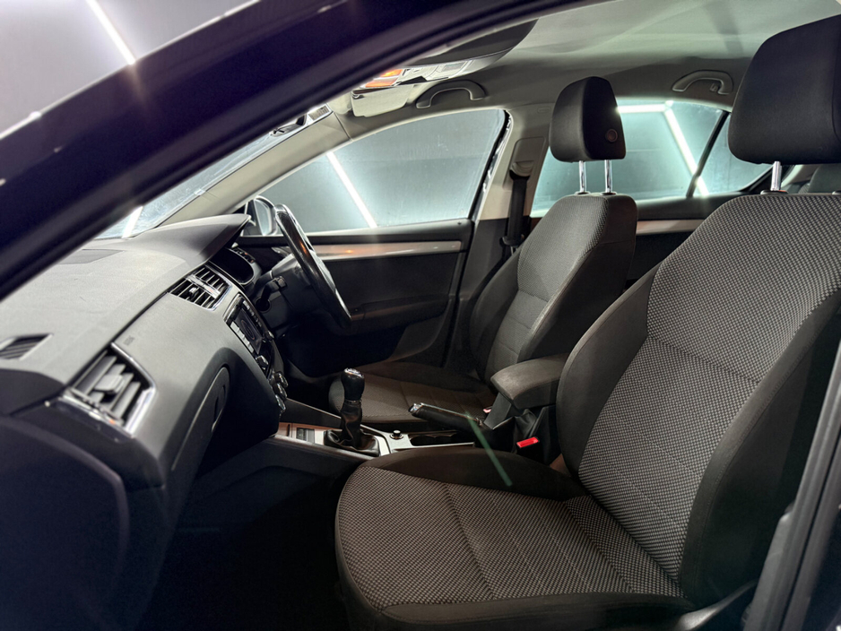 2015 Skoda Octavia - image 16