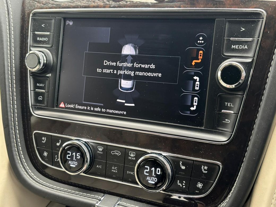 2016 Bentley Bentayga - image 15