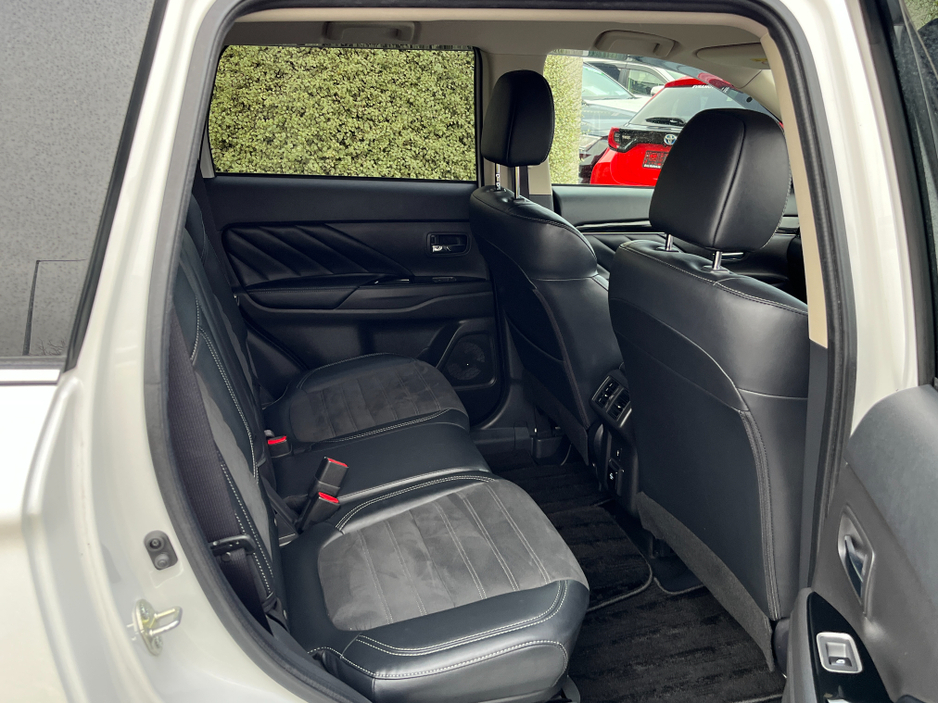 2020 Mitsubishi Outlander 4WD G PLUS AUTOMATIC PLUG IN HYBRID 2.4 PETROL //HIGH SPEC//LOW MILES//HALF LEATHER HEATED SEATS//ELECTRIC DRIVERS SEAT//HEATED STEERING WHEEL// €24,950