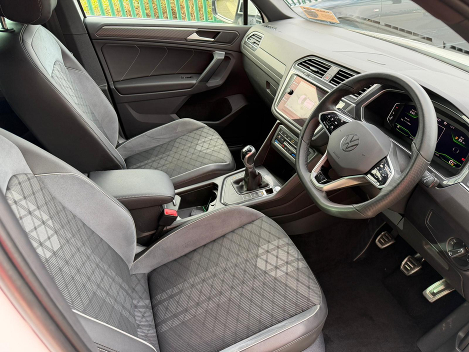 2023 Volkswagen Tiguan 231 D R-LINE 2.0 TDI 6SP FWD 150HP LOW KMS! €41,995