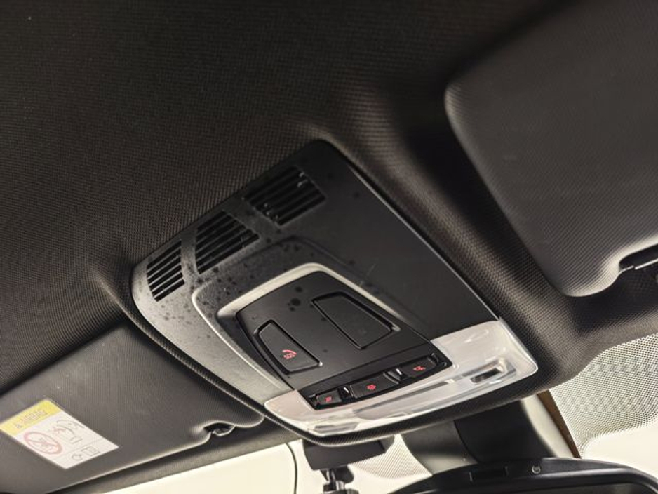 2018 BMW 3 Series - image 41