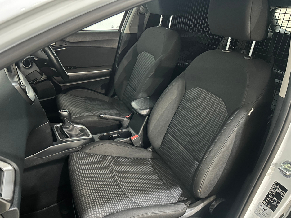 2021 Kia Ceed - image 7