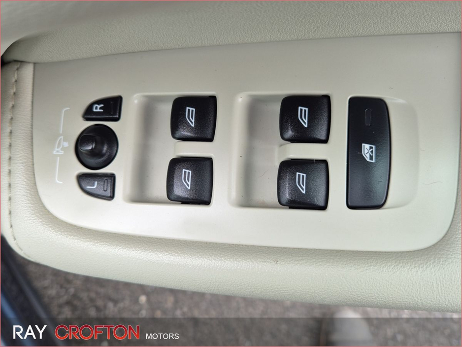 2020 Volvo XC60 - image 24