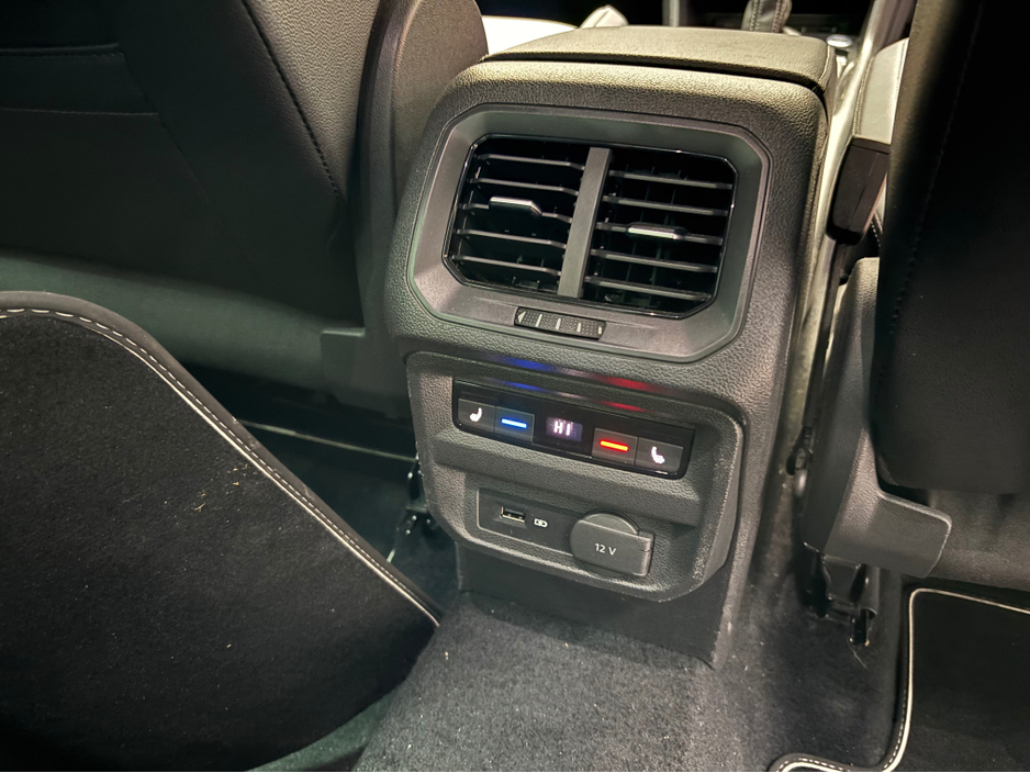 2017 Volkswagen Tiguan - image 11