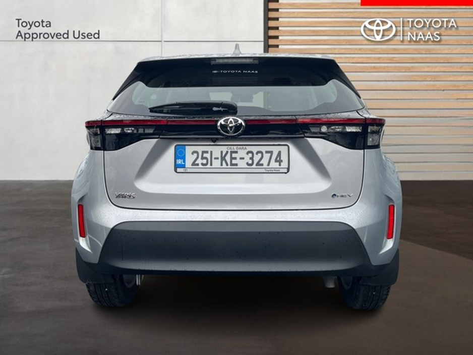 2025 Toyota Yaris Cross - image 4