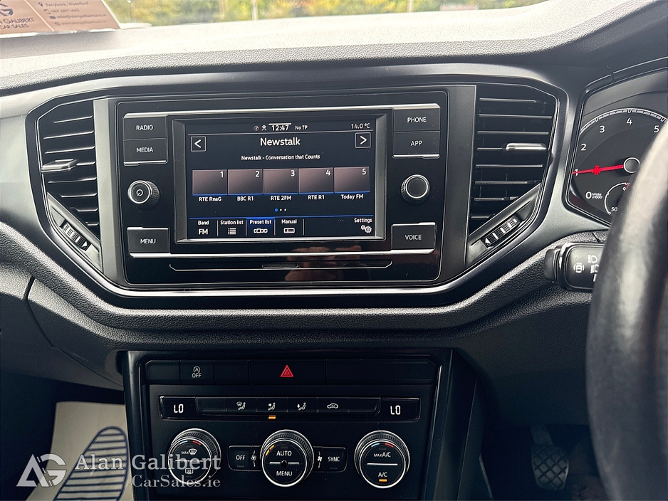 2021 Volkswagen T-Roc - image 13