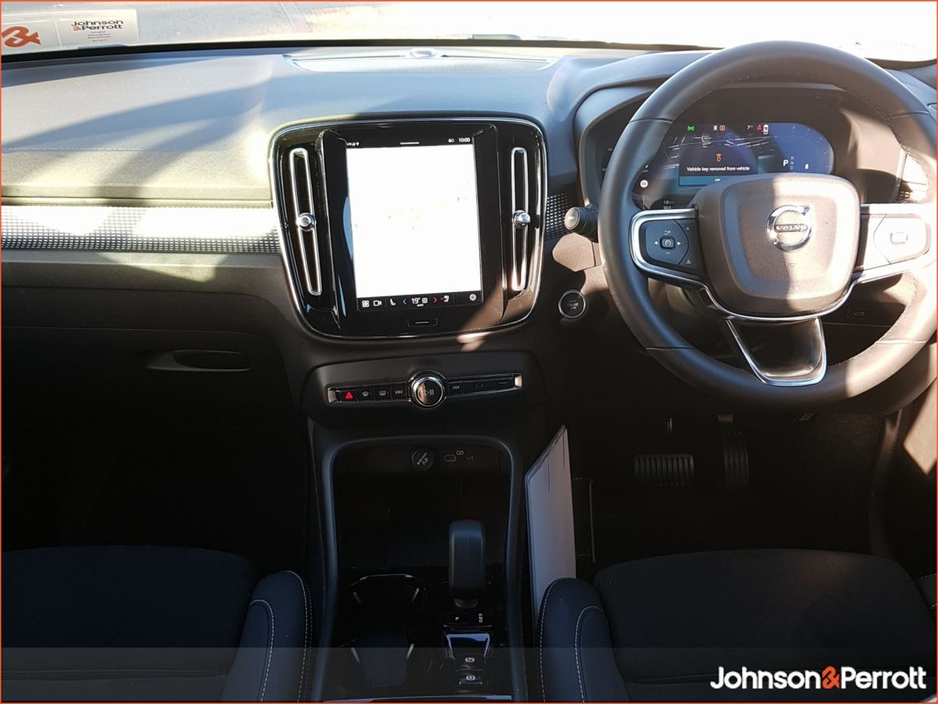2025 Volvo XC40 2.0 B3 163bhp MHEV Plus Dark (Rear Camera / Heated Seats / Cruise Control) €48,900