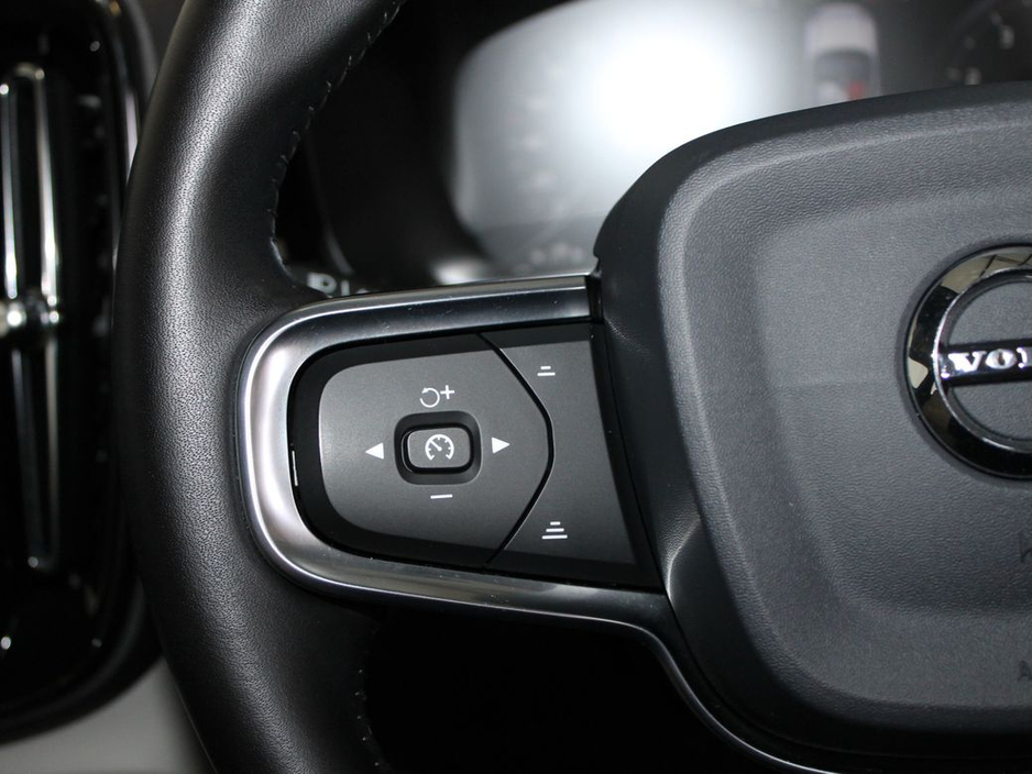 2020 Volvo XC40 - image 23