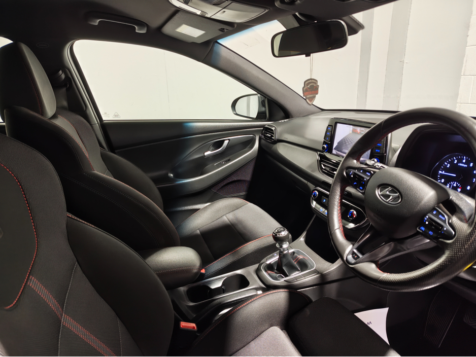 2022 Hyundai i30 - image 9