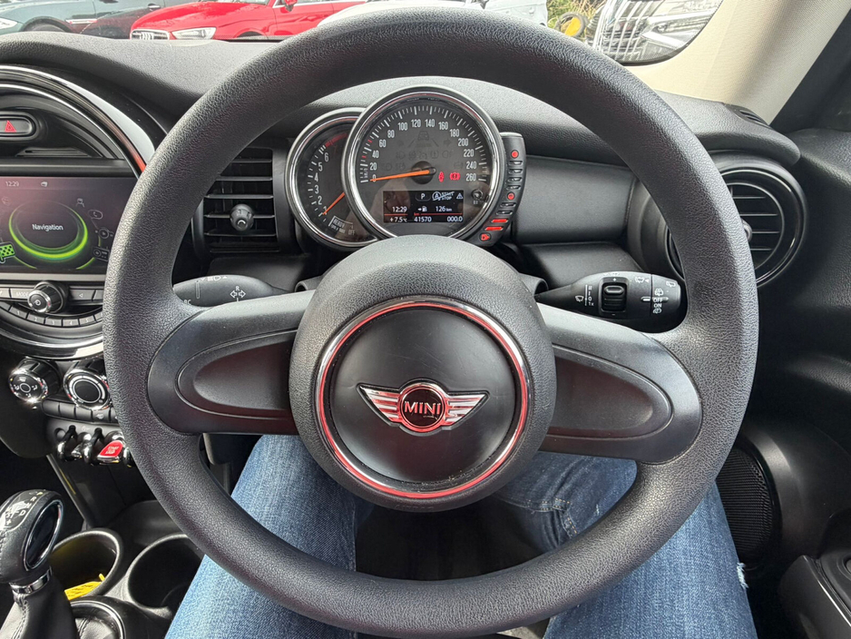 2016 MINI Hatch - image 10