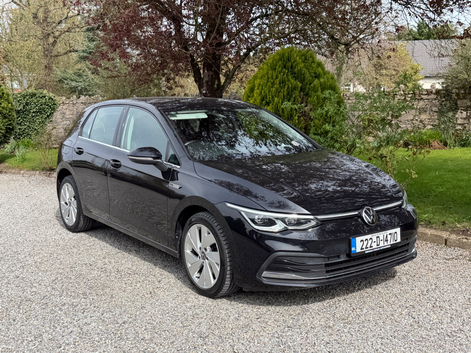 2022 Volkswagen Golf - image 2