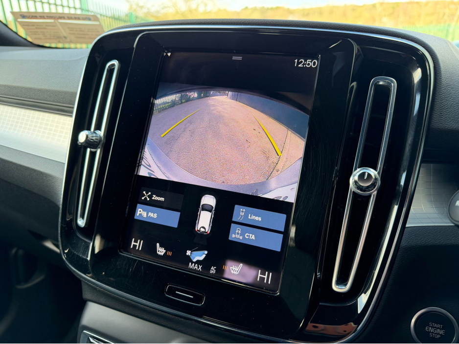 2023 Volvo XC40 - image 11