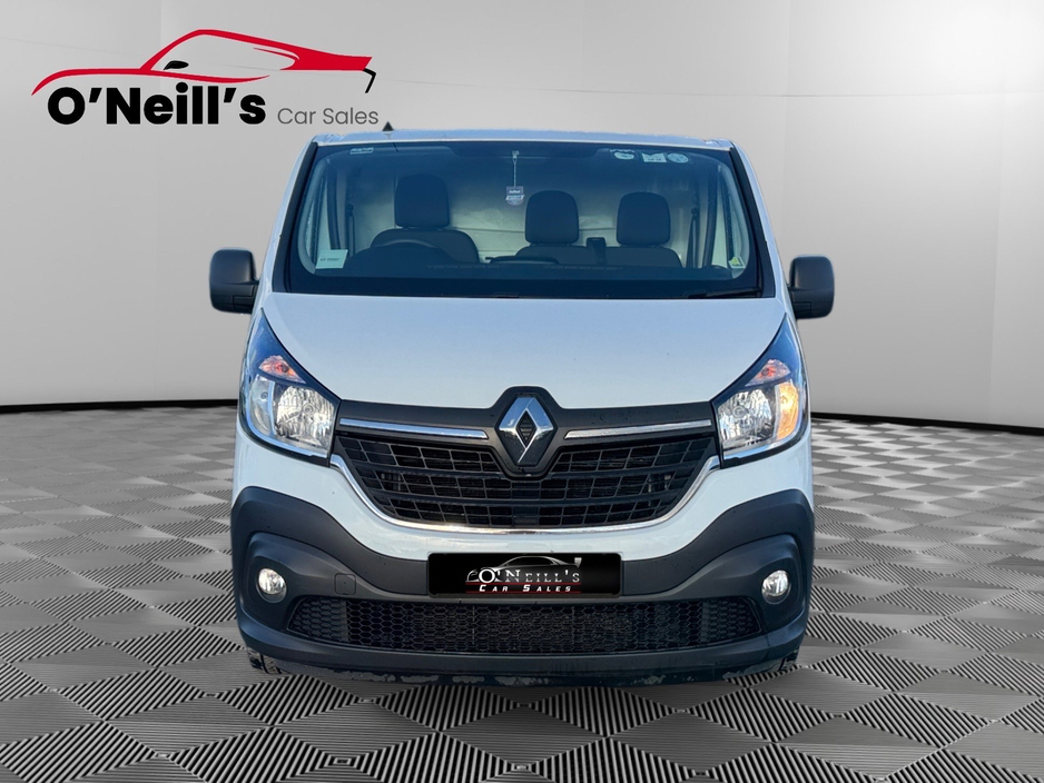 2021 Renault Trafic - image 4
