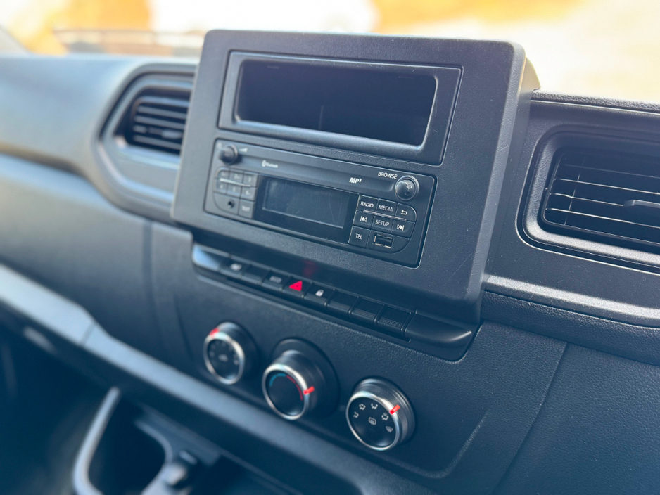 2022 Renault Master - image 22