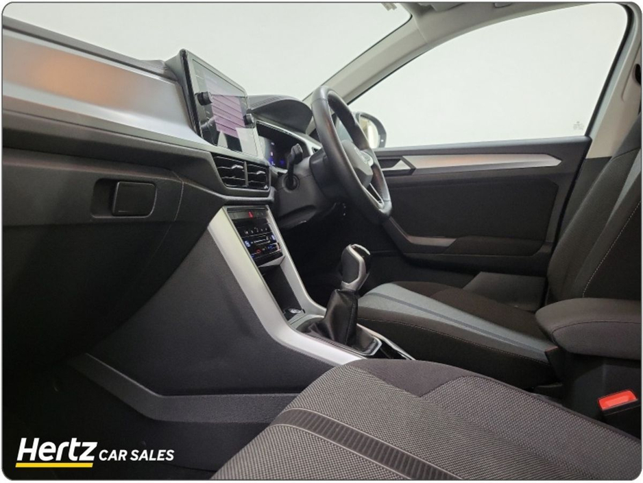 2024 Volkswagen T-Roc - image 4