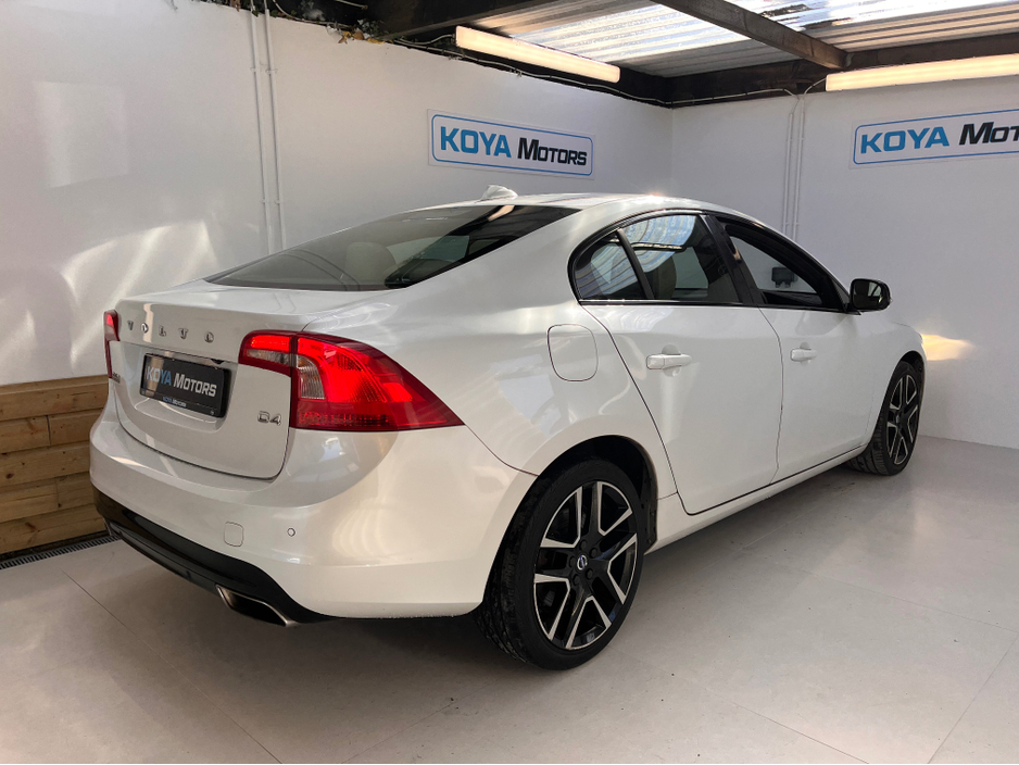 2016 Volvo S60 - image 12