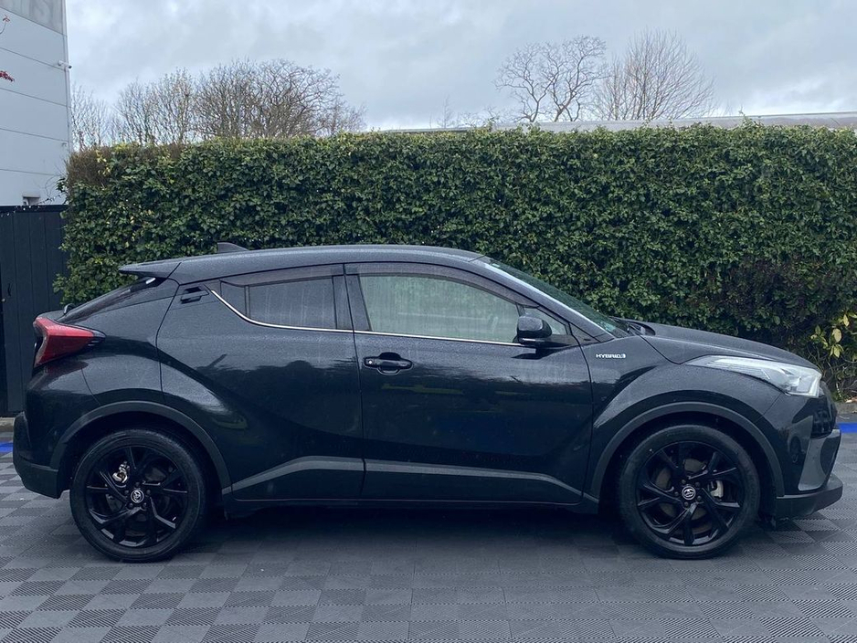 2019 Toyota C-HR - image 2