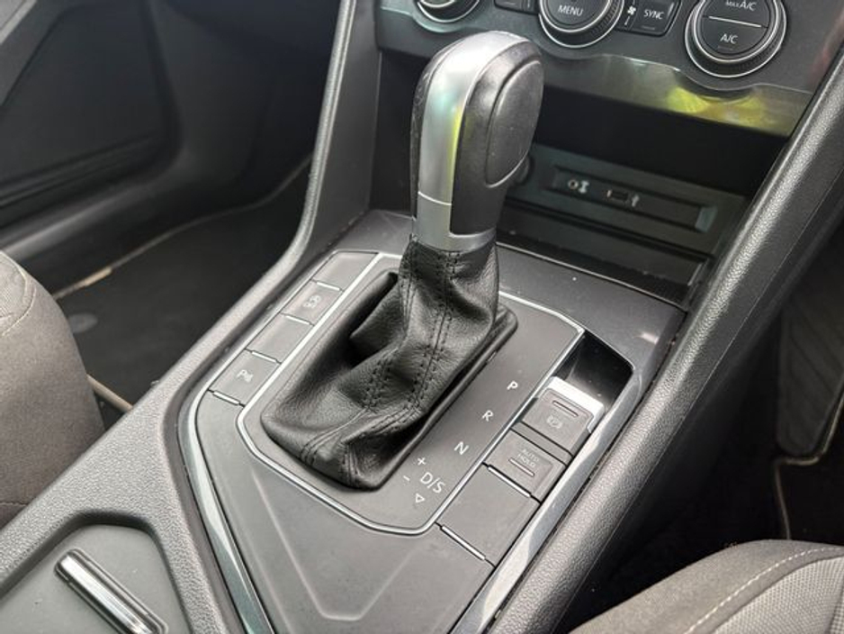 2017 Volkswagen Tiguan - image 20