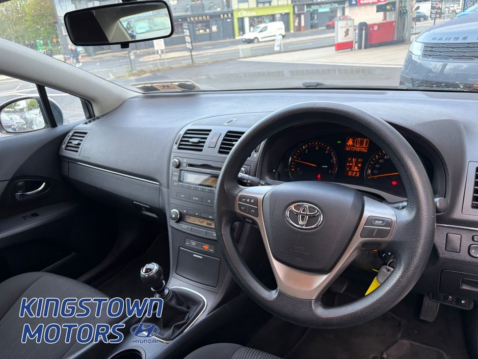 2010 Toyota Avensis - image 6