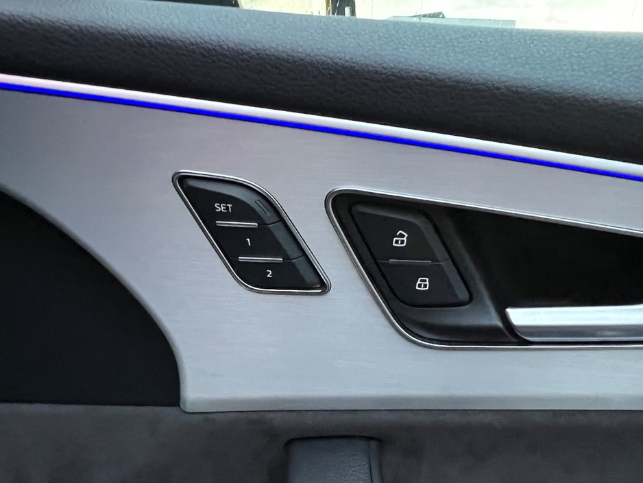 2019 Audi Q8 - image 40