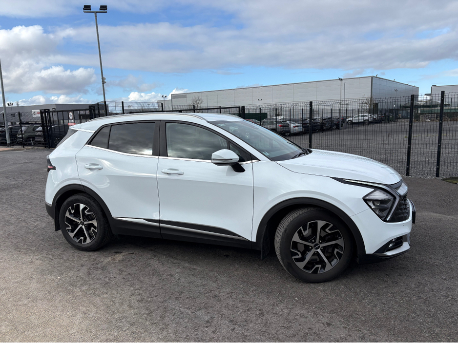 2023 Kia Sportage - image 2