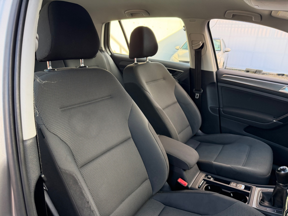 2013 Volkswagen Golf - image 14