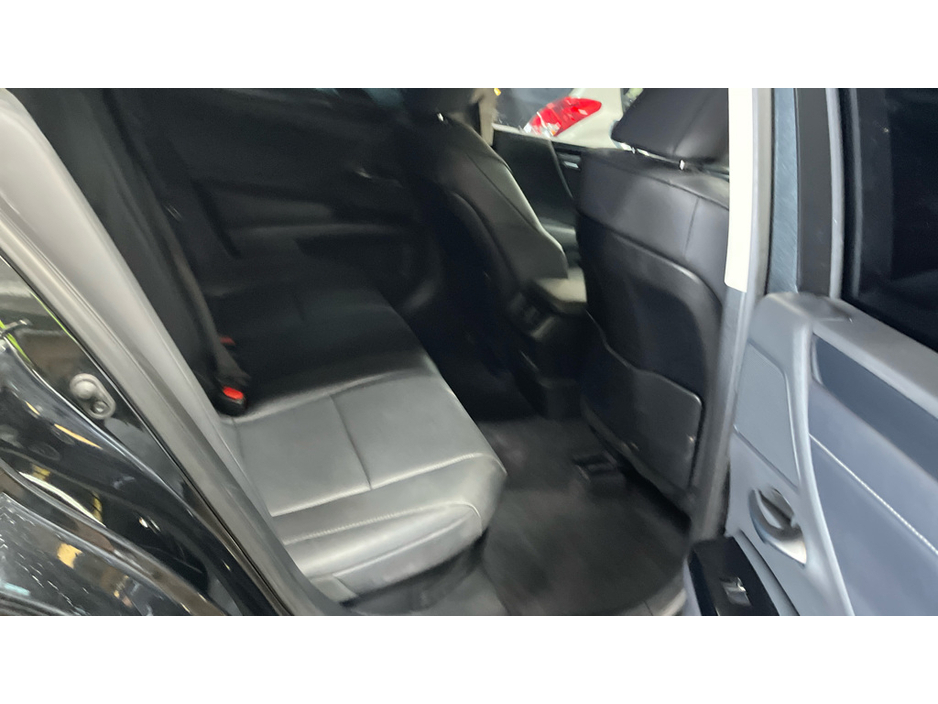 2023 Lexus ES 300 H - image 4