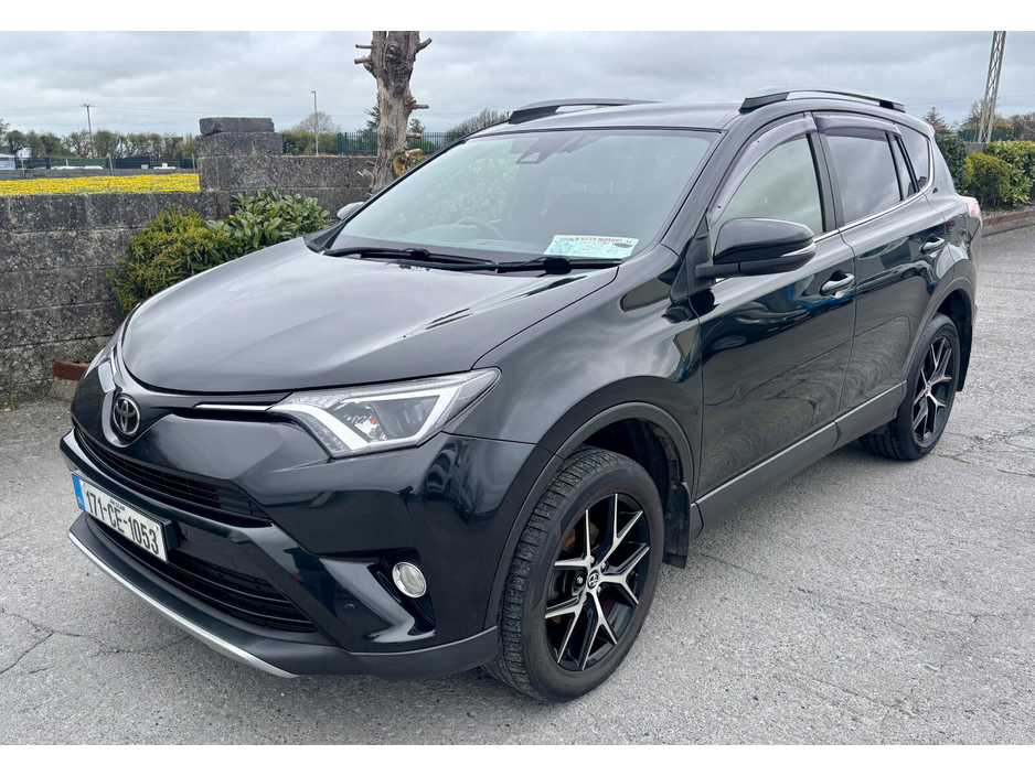 2017 Toyota Rav4 - image 3