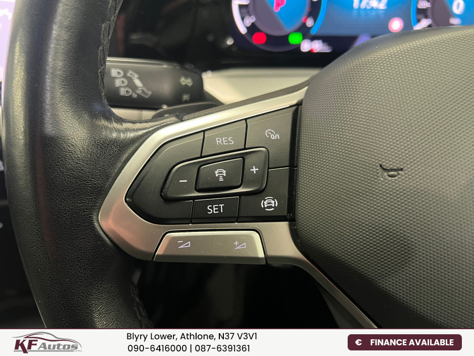 2023 Volkswagen Golf - image 24