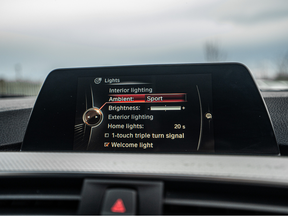 2016 BMW 3 Series - image 27