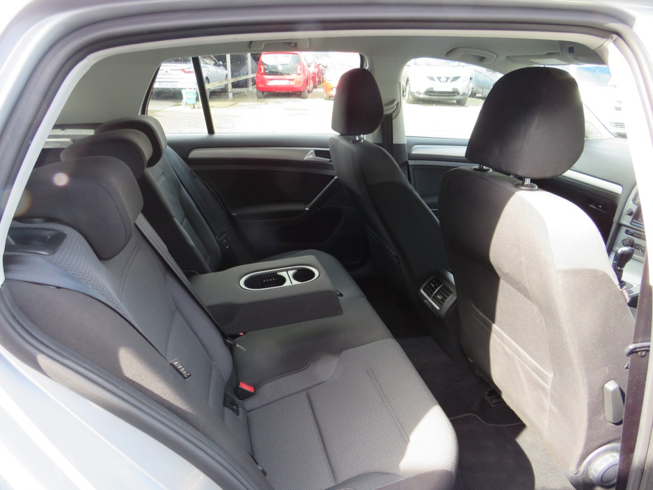 2015 Volkswagen Golf - image 10