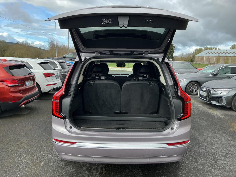 2025 Volvo XC90 - image 11