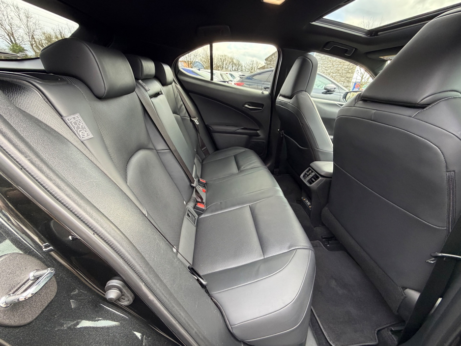 2021 Lexus UX 250 H - image 21