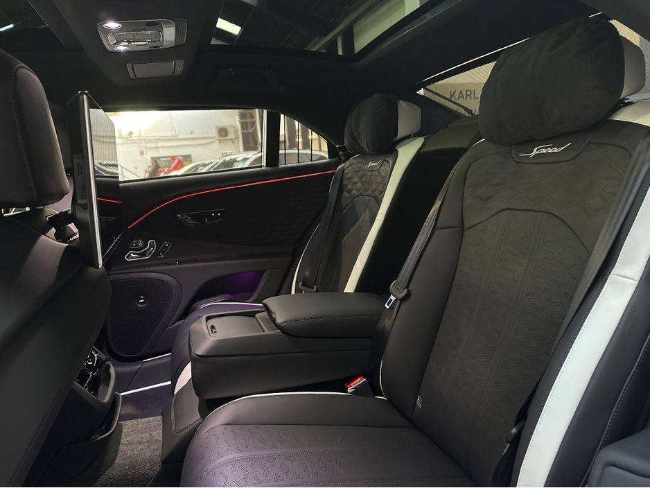 2025 Bentley Flying Spur - image 30