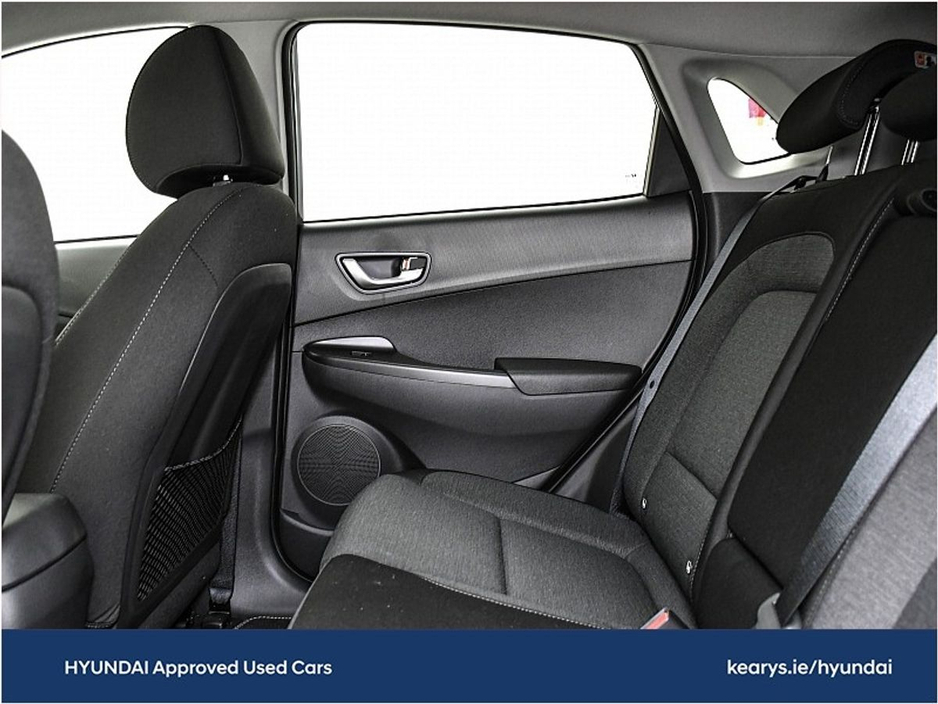 2023 Hyundai Kona EV Executive 39 kWh €22,490