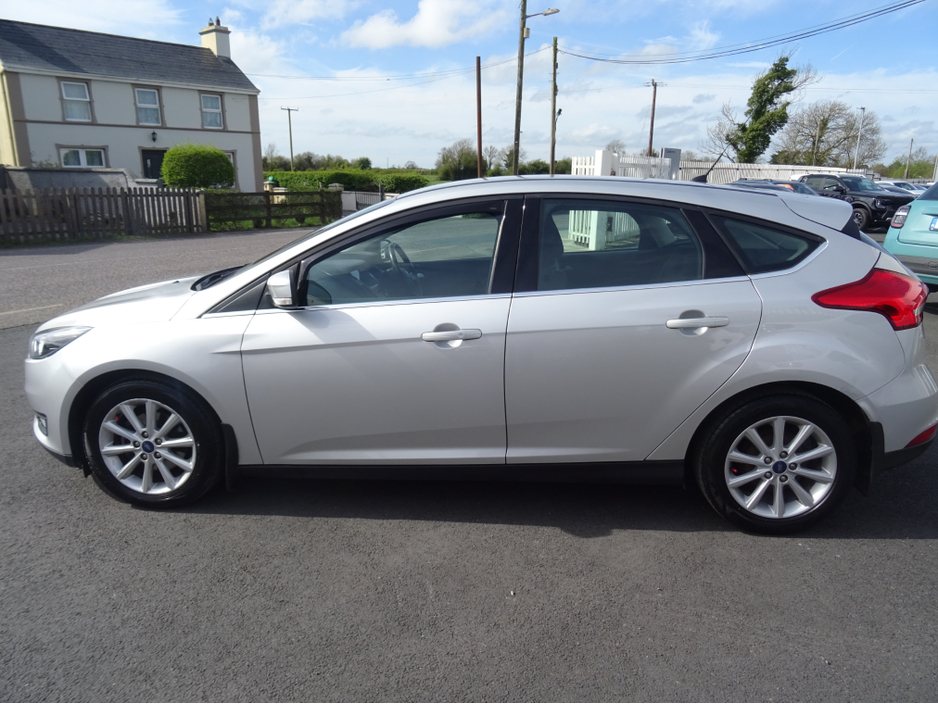 2017 Ford Focus - image 3