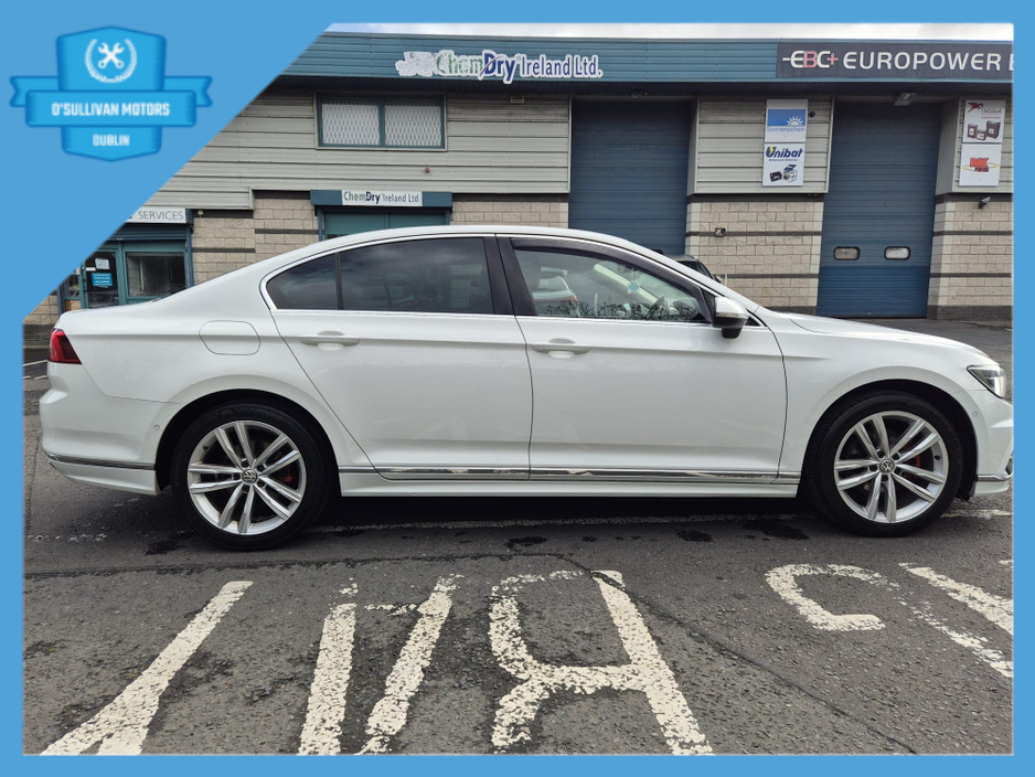 2016 Volkswagen Passat - image 4