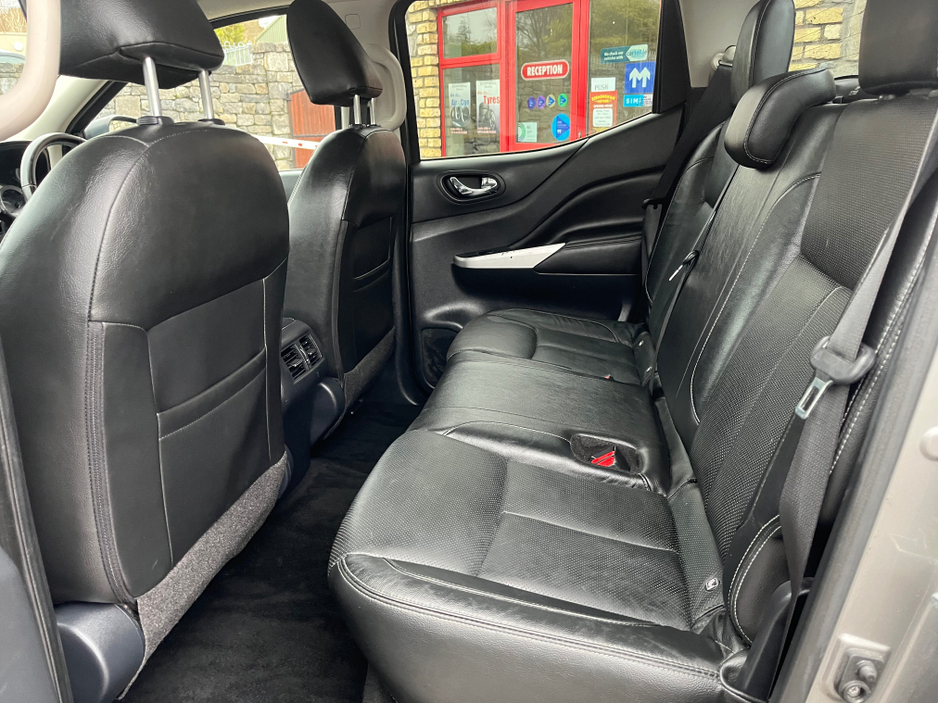 2020 Nissan Navara - image 12