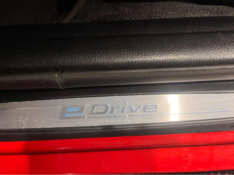 2016 BMW 3 Series - image 13