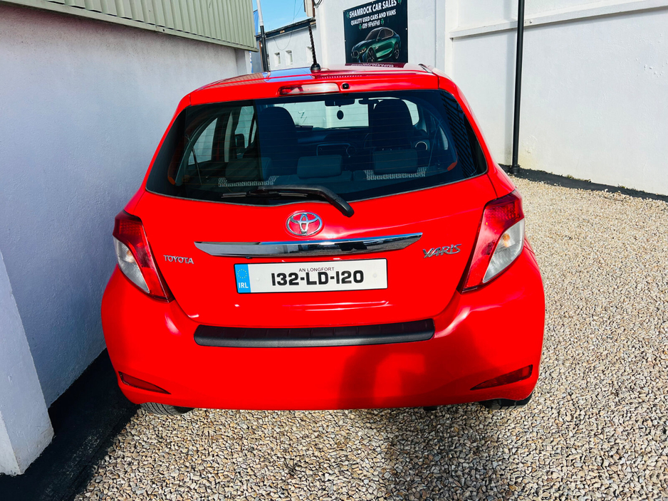 2013 Toyota Yaris - image 12