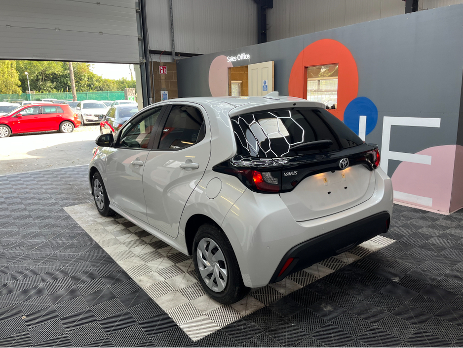2024 Toyota Yaris YARIS AUTOMATIC 1.0 PETROL / 7k KMs / REVERSE CAMERA & MORE €20,950
