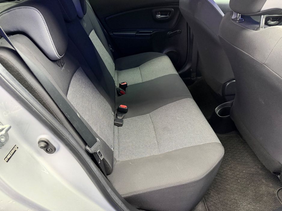 2020 Toyota Yaris - image 17