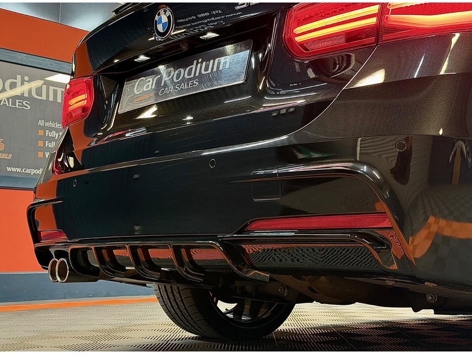 2017 BMW 3 Series - image 28