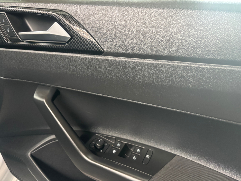 2022 Volkswagen Polo - image 16
