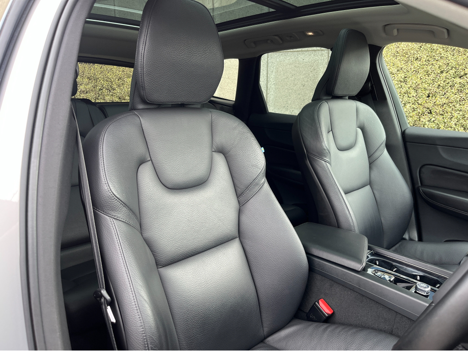 2023 Volvo XC60 - image 12