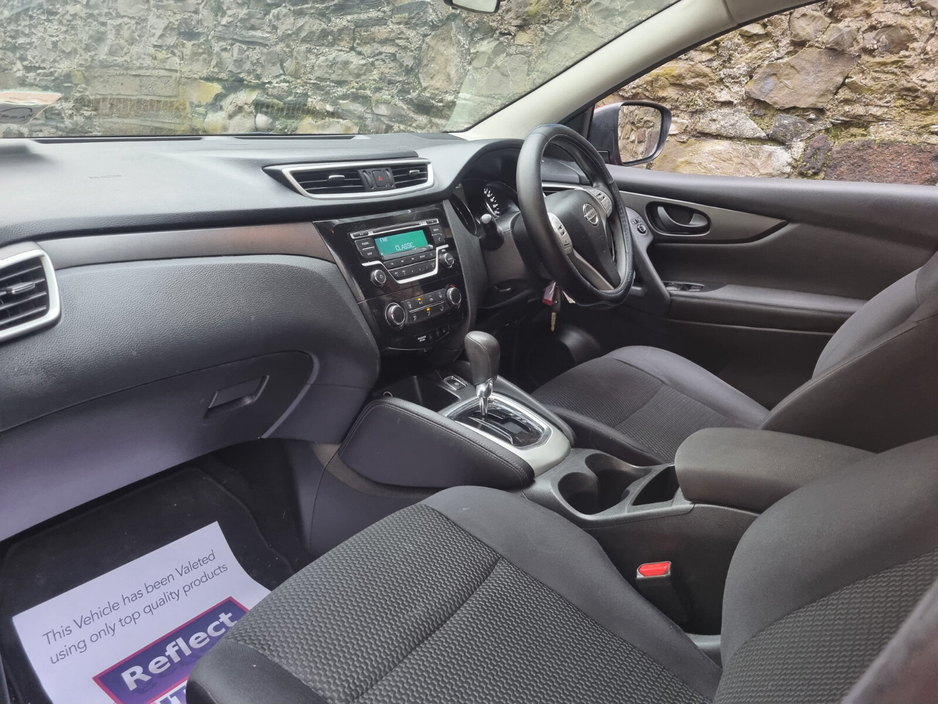 2017 Nissan Qashqai 1.2 PET XE CVT €10,000