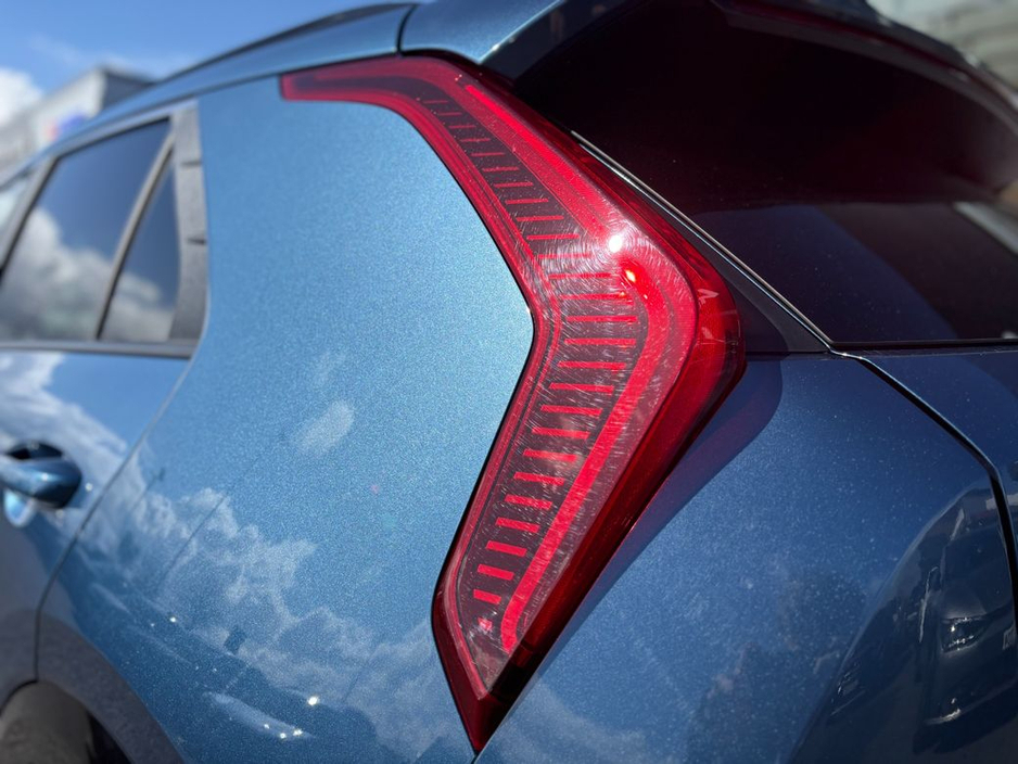 2025 Kia Niro - image 10