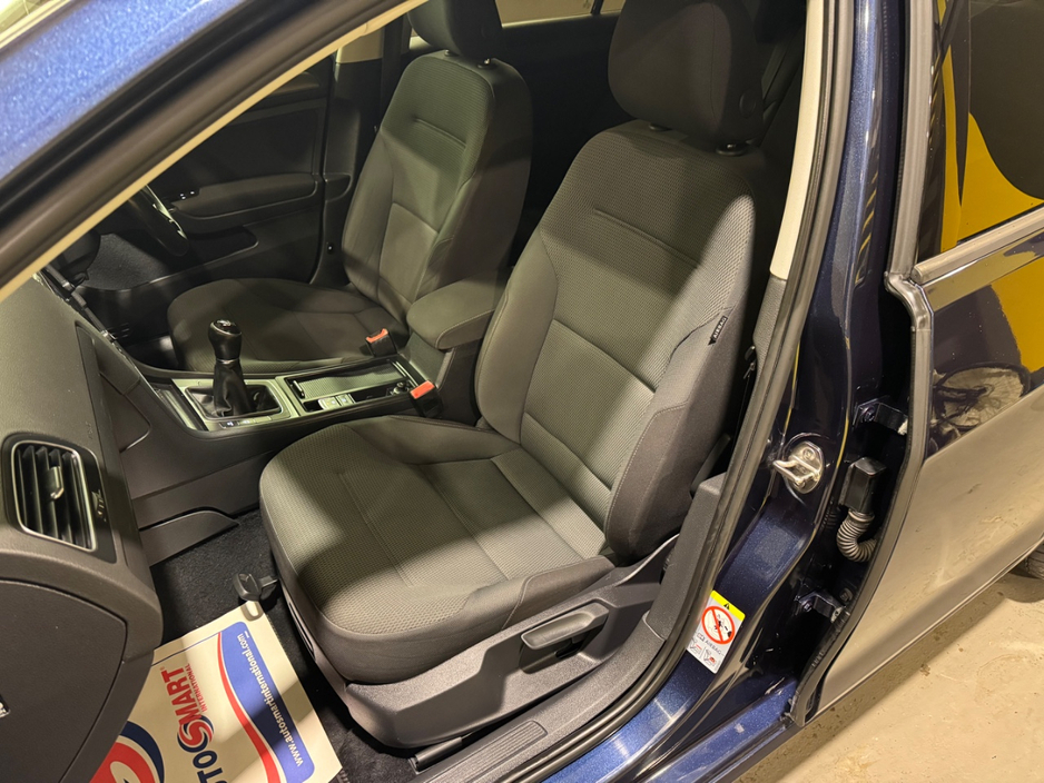 2013 Volkswagen Golf - image 9